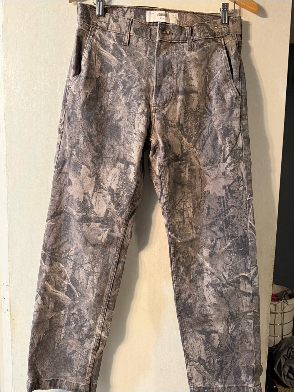 Hollister Men's Camouflage-Print Casual Pants